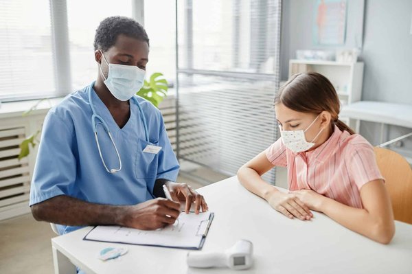 Comment organiser une visite culinaire des marchés flottants en Thaïlande?